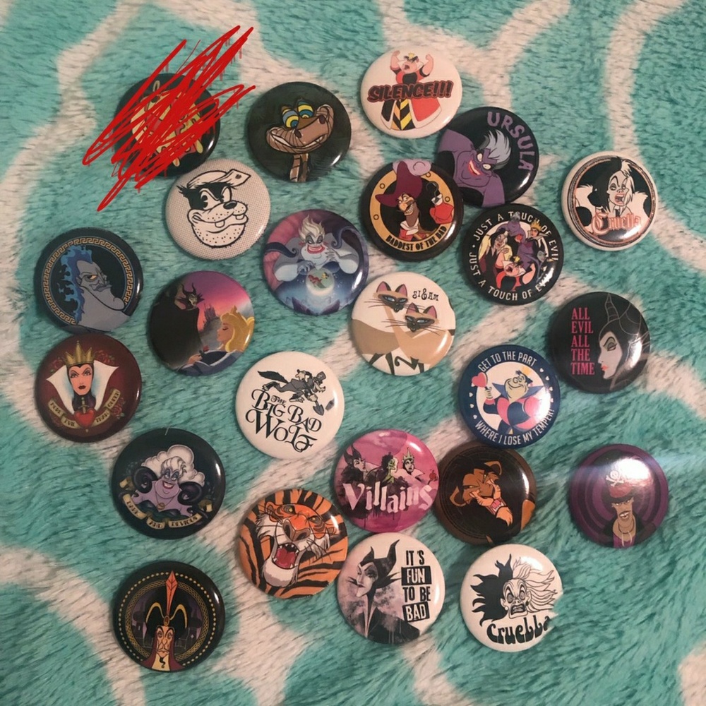 Disney Loungefly Buttons/pins (Villians)